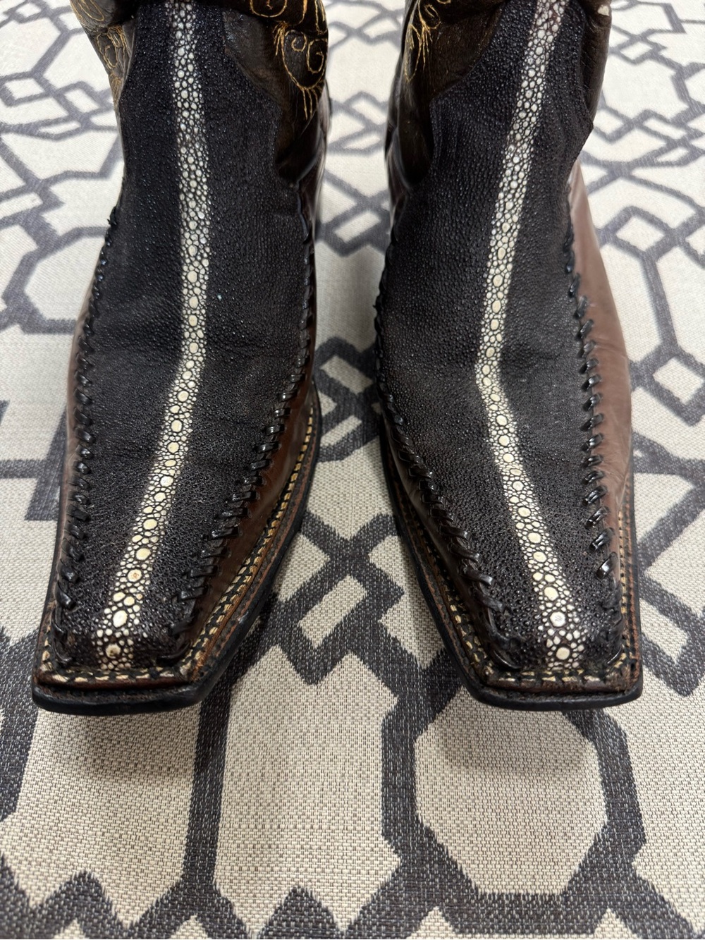 El General Genuine Stingray Embroidered Rhinestone Stud Cowboy Boots Men’s 9.5 - Picture 4 of 14